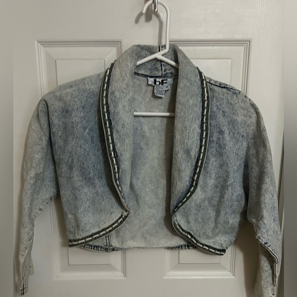 BF vintage cropped Denim Jacket with shoulder pads size M